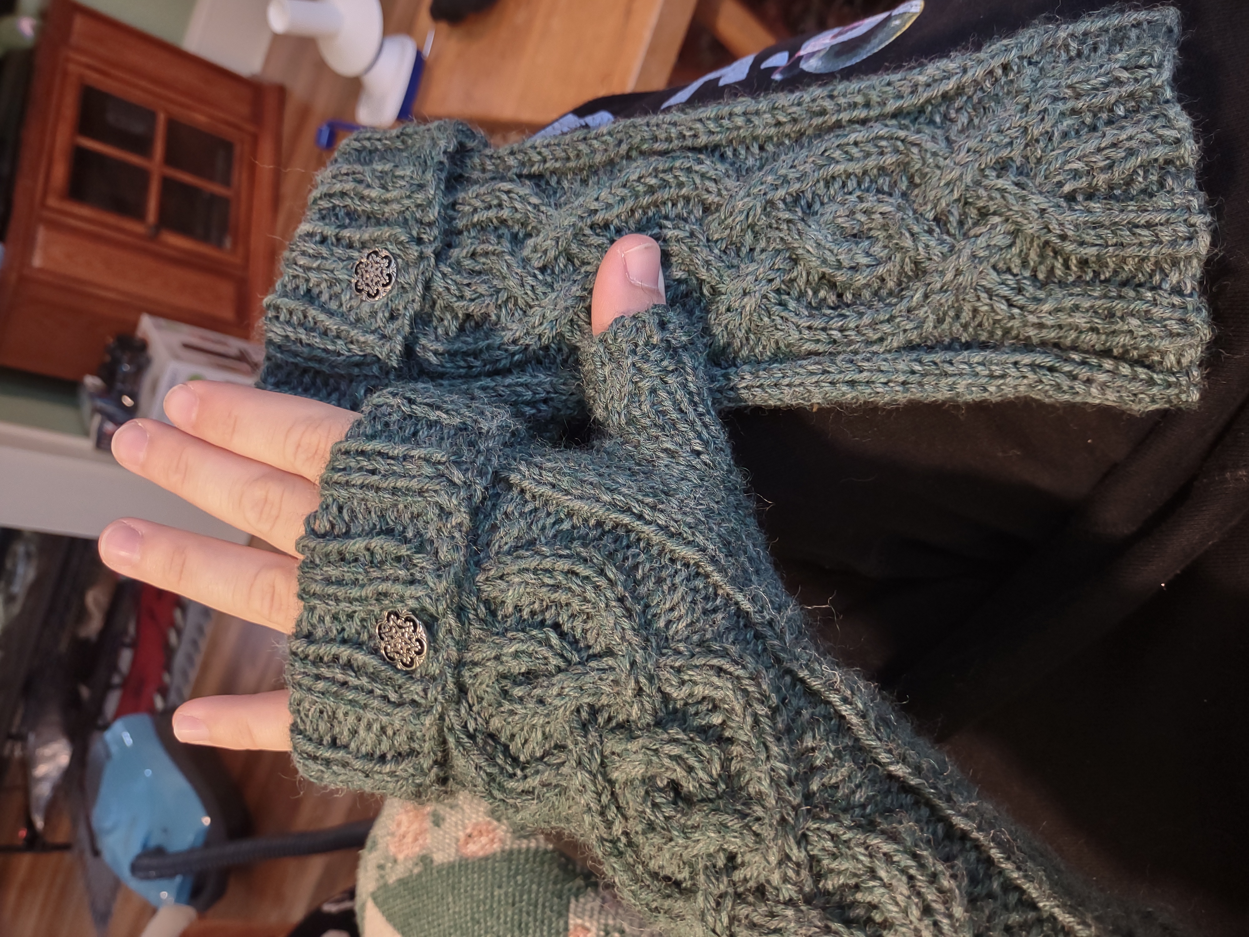 cabled fingerless gloves